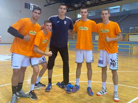 Rukometaši Izviđača na zasluženom odmoru