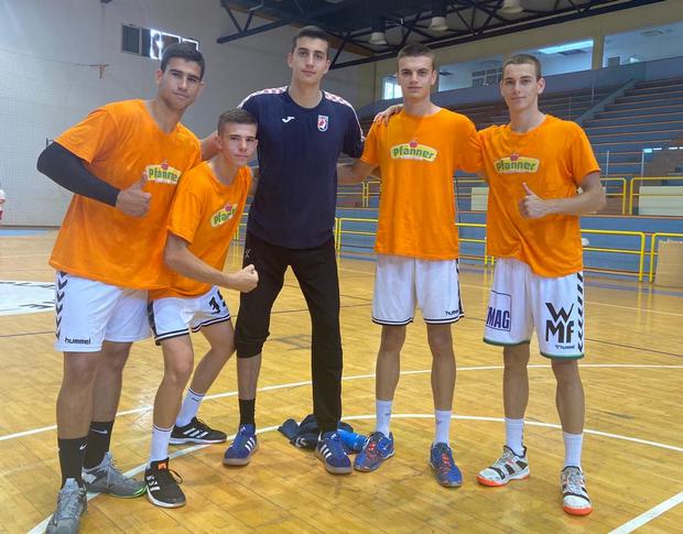 Rukometaši Izviđača na zasluženom odmoru