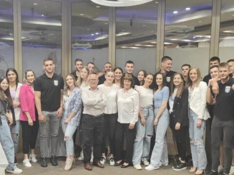 Zajednička večera rukometašica i rukometaša Izviđača u hotelu Bigeste – FOTO