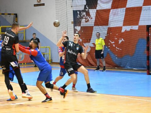 Izviđač s pola snage do bodova u susretu s Borcem