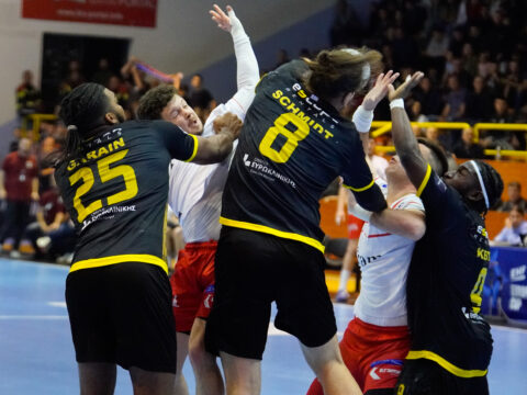 Vi ste naši pobjednici. Zato glavu gore, naša mladosti!